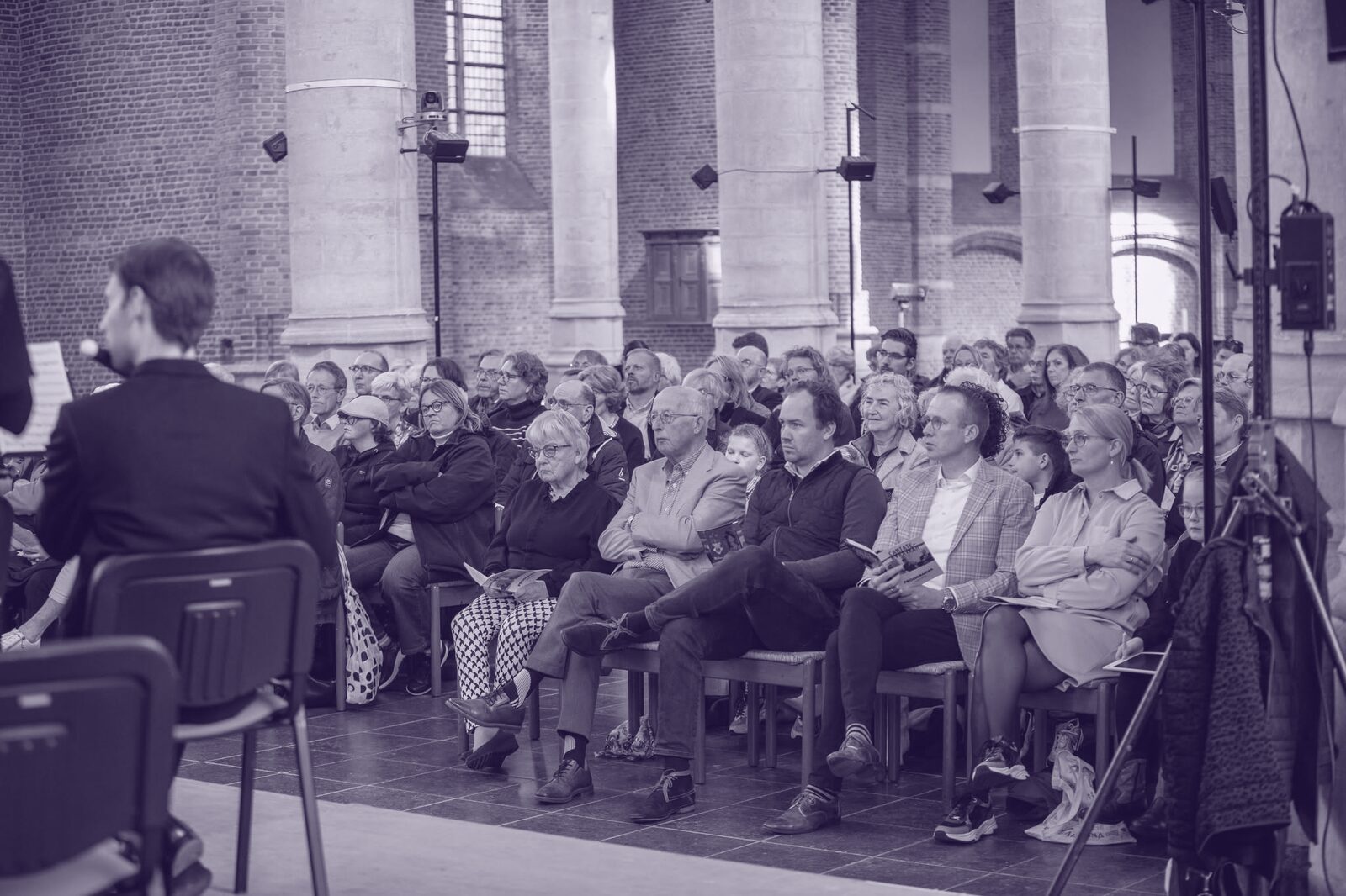 Publiek bij het paasconcert van de Cantatekaravaan in de Grote Kerk van Goes